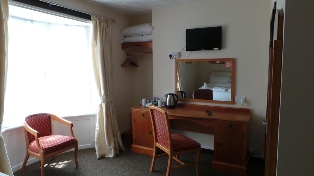 Dolphin Hotel Weymouth Room photo